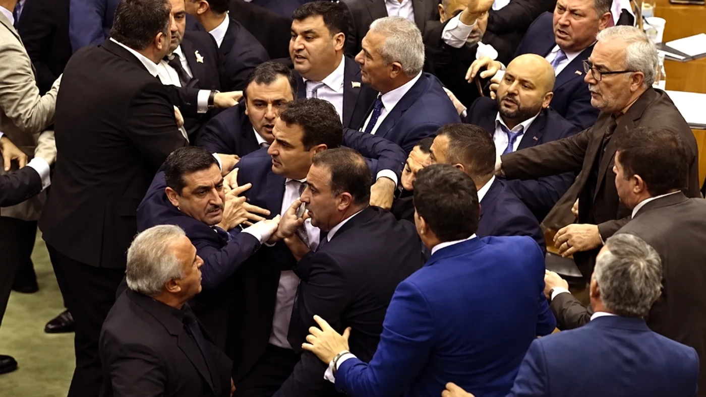 Poslanci v Arménsku sa pustili do seba: Jeden krvácal, zasahovala ochranka